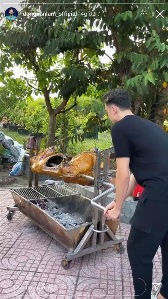 Đặng Văn Lâm về Việt Nam, gia đình bạn gái mổ bò đãi tiệc siêu to-4