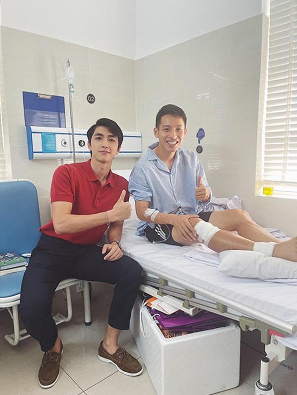 Bình An đến thăm Hùng Dũng: "Tôi mang bình an đến với bạn đây".