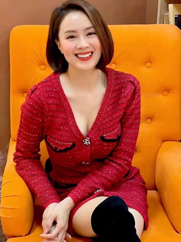 Bắt gặp Hồng Diễm đi chụp ảnh căn cước, nhan sắc có lung linh như trên phim?-3