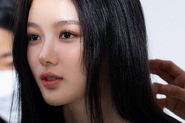 Kim Yoo Jung lên hot search vì quá xinh đẹp