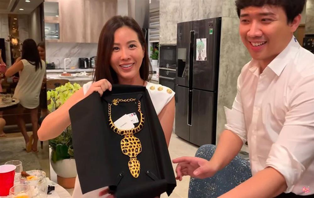 Thu Hoài ngỏ ý tặng áo 70 triệu, Trấn Thành phản ứng bất ngờ-3