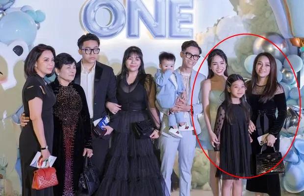 Ông ngoại Minh Nhựa nhí nhố chụp ảnh cùng các con gái-3