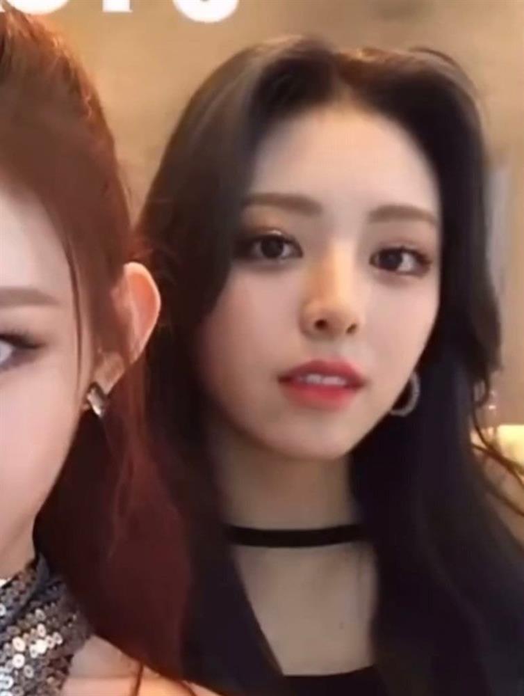 Sốt xình xịch visual bất chấp mọi loại cam nhòe nhoẹt của em út ITZY-7