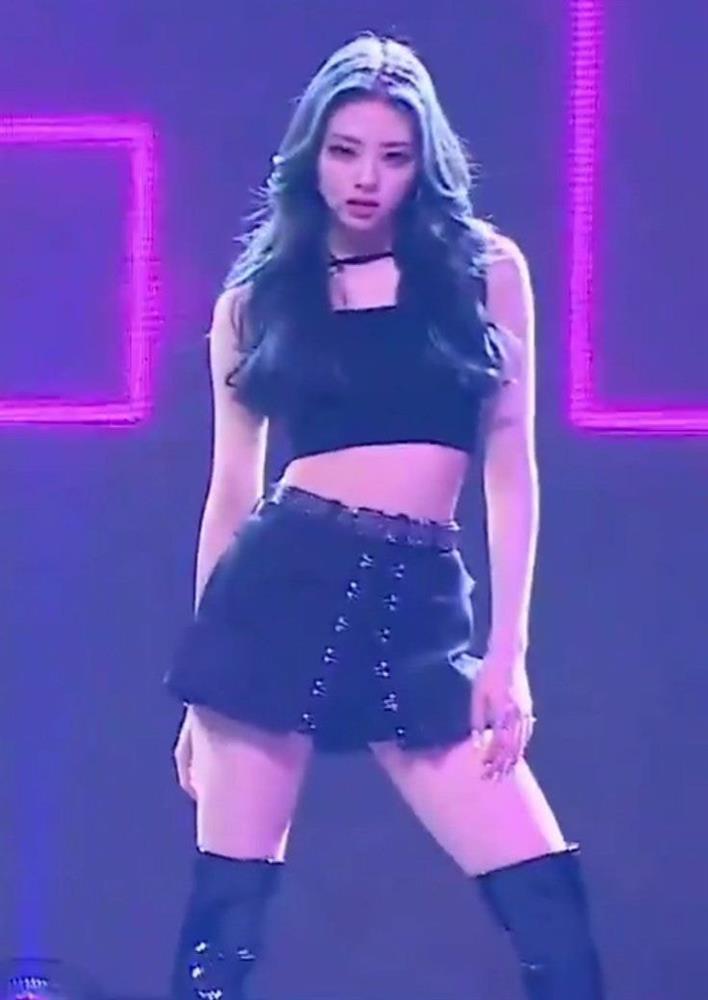 Sốt xình xịch visual bất chấp mọi loại cam nhòe nhoẹt của em út ITZY-8