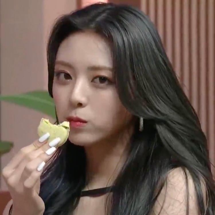 Sốt xình xịch visual bất chấp mọi loại cam nhòe nhoẹt của em út ITZY-10