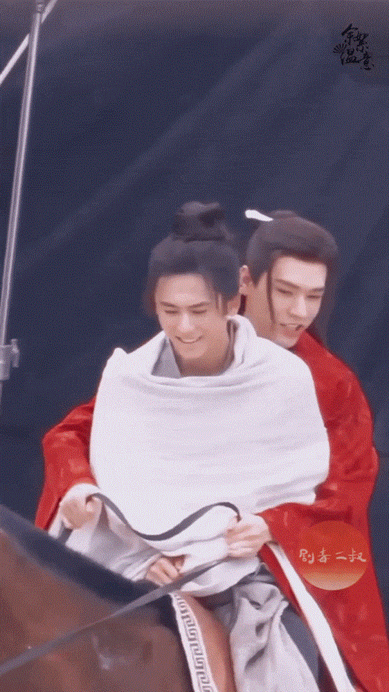 Tiếc hùi hụi những cảnh tình bể bình của Cung Tuấn và Trương Triết Hạn bị cắt khỏi Sơn Hà Lệnh-15