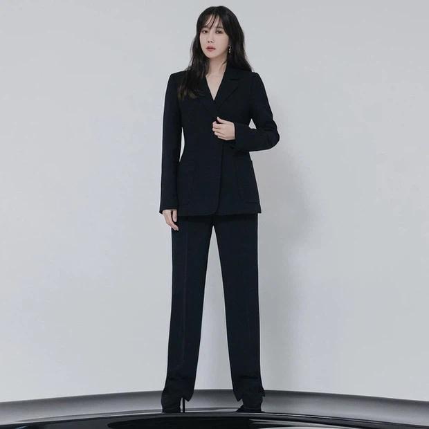 Chị đẹp Lee Ji Ah Penthouse lên đồ công sở đơn giản mà thanh lịch-5