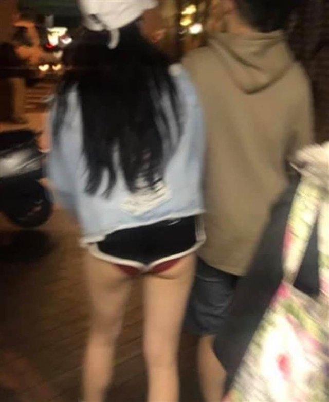 Gái xinh bị chỉ trích vì mặc áo tàng hình lộ nội y xuống phố-8