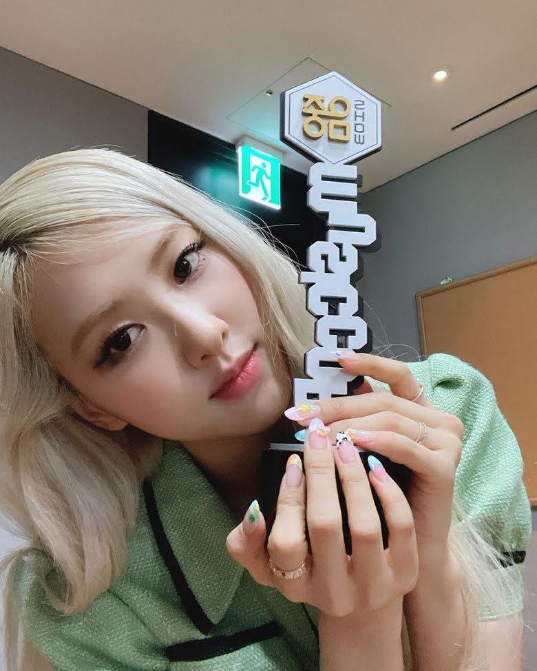 Rosé miệt mài đi quảng bá nhưng não cá nói sai tùm lum-2