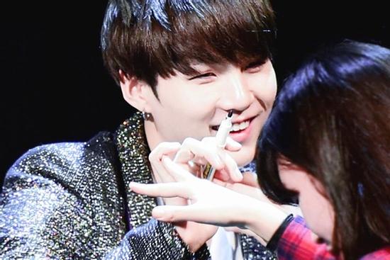 Nếu cô gái này chưa lấy chồng, Suga BTS chắc chắn đã bị 'vớt'