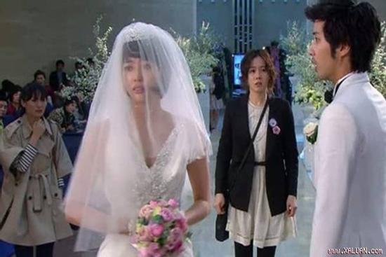 1 ngày trước đám cưới, chú rể chuyển khoản cho tình cũ 3 triệu