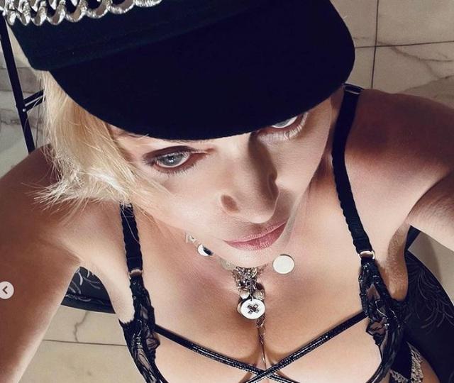 Choáng với ảnh nóng táo bạo của diva 63 tuổi Madonna-2