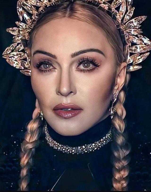 Choáng với ảnh nóng táo bạo của diva 63 tuổi Madonna-6