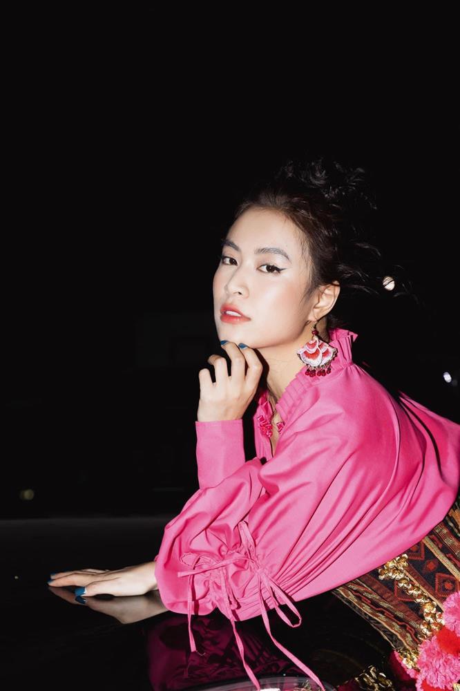 Giật nảy gương mặt make-up của Hoàng Thùy Linh, Erik-6