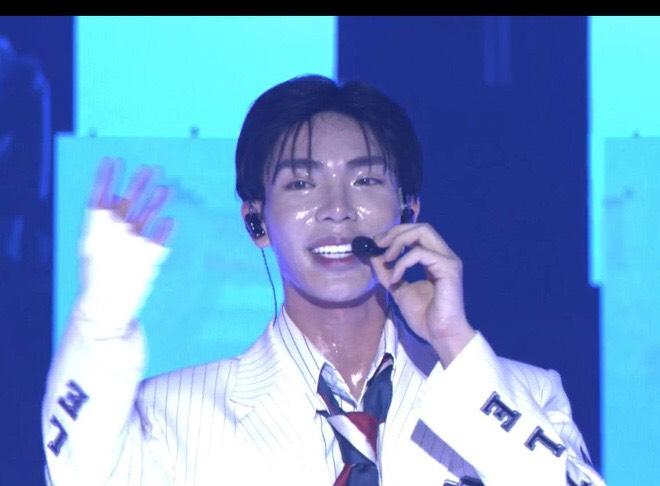 Giật nảy gương mặt make-up của Hoàng Thùy Linh, Erik-11