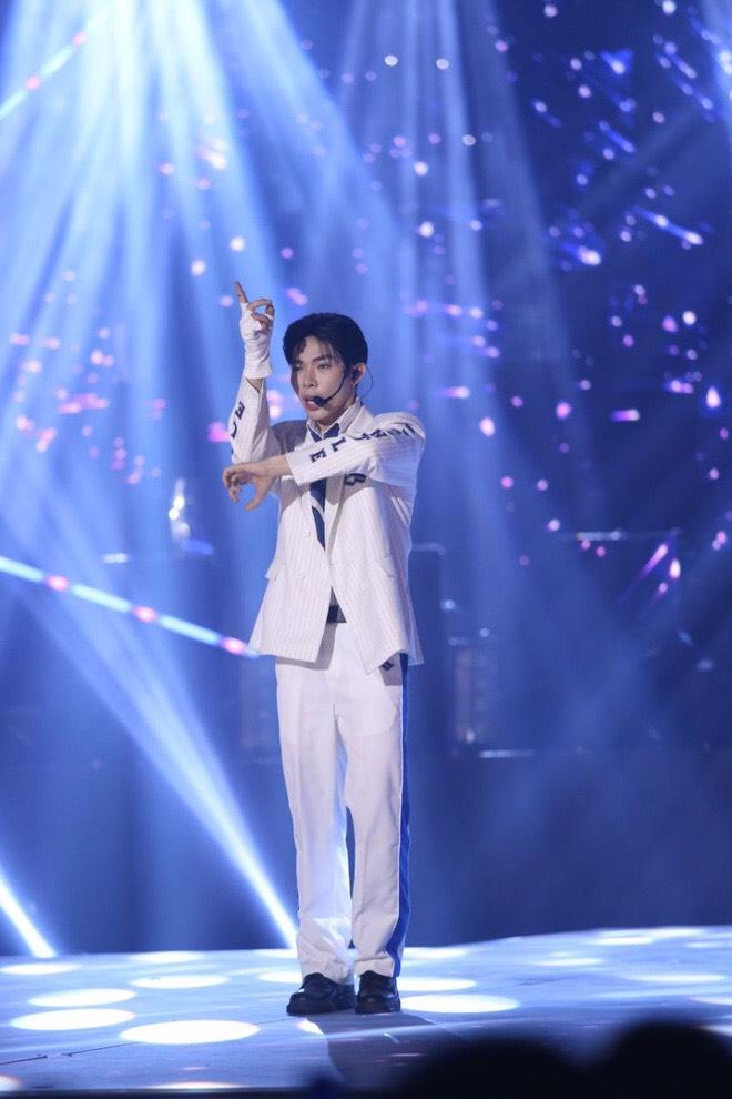 Giật nảy gương mặt make-up của Hoàng Thùy Linh, Erik-12