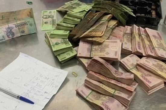 Nghi chồng ngoại tình, vợ dựng hiện trường vụ trộm nửa tỷ đồng