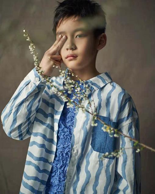 Con trai đệ nhất mỹ nhân cổ trang Tào Dĩnh ra dáng soái ca-2