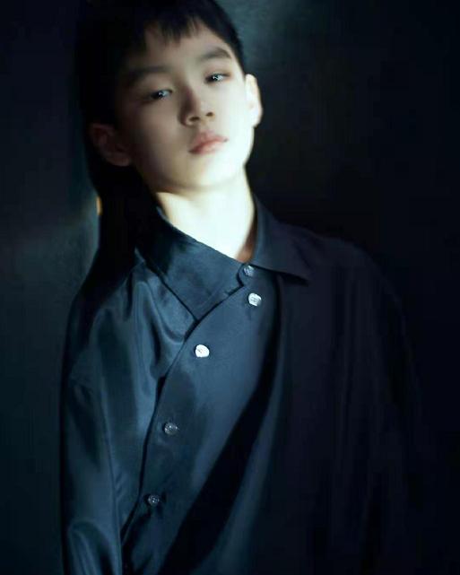 Con trai đệ nhất mỹ nhân cổ trang Tào Dĩnh ra dáng soái ca-4