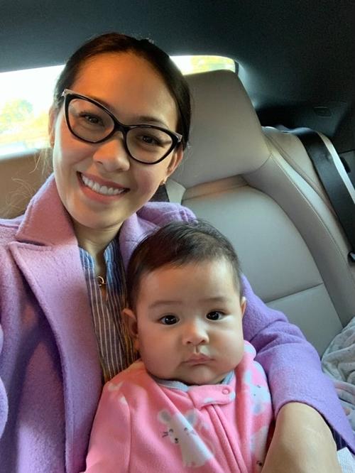 Bình Phương nuôi con hoàn toàn bằng sữa mẹ. Mỗi ngày, cô vắt sữa nhiều cữ nên mệt mỏi nhưng tự an ủi rằng nhờ thế mà bé Mèo lớn nhanh, ít ốm vặt. Khi stress, cô thường gọi điện cho bố mẹ đẻ tâm sự và thư giãn bằng cách giao tiếp với bạn bè qua mạng xã hội. Cuối tuần, Đức Tiến sắp xếp đưa vợ con ra ngoài thay đổi không khí và cân bằng lại tâm trạng.