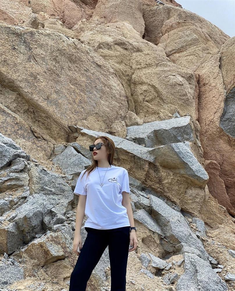 Đi biển không mặc bikini, Kỳ Duyên vẫn đẹp rạng ngời nhờ item này-3