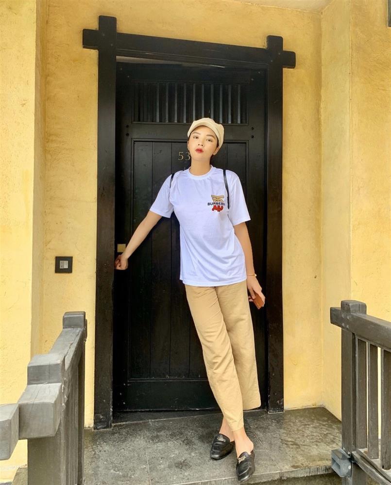 Đi biển không mặc bikini, Kỳ Duyên vẫn đẹp rạng ngời nhờ item này-9