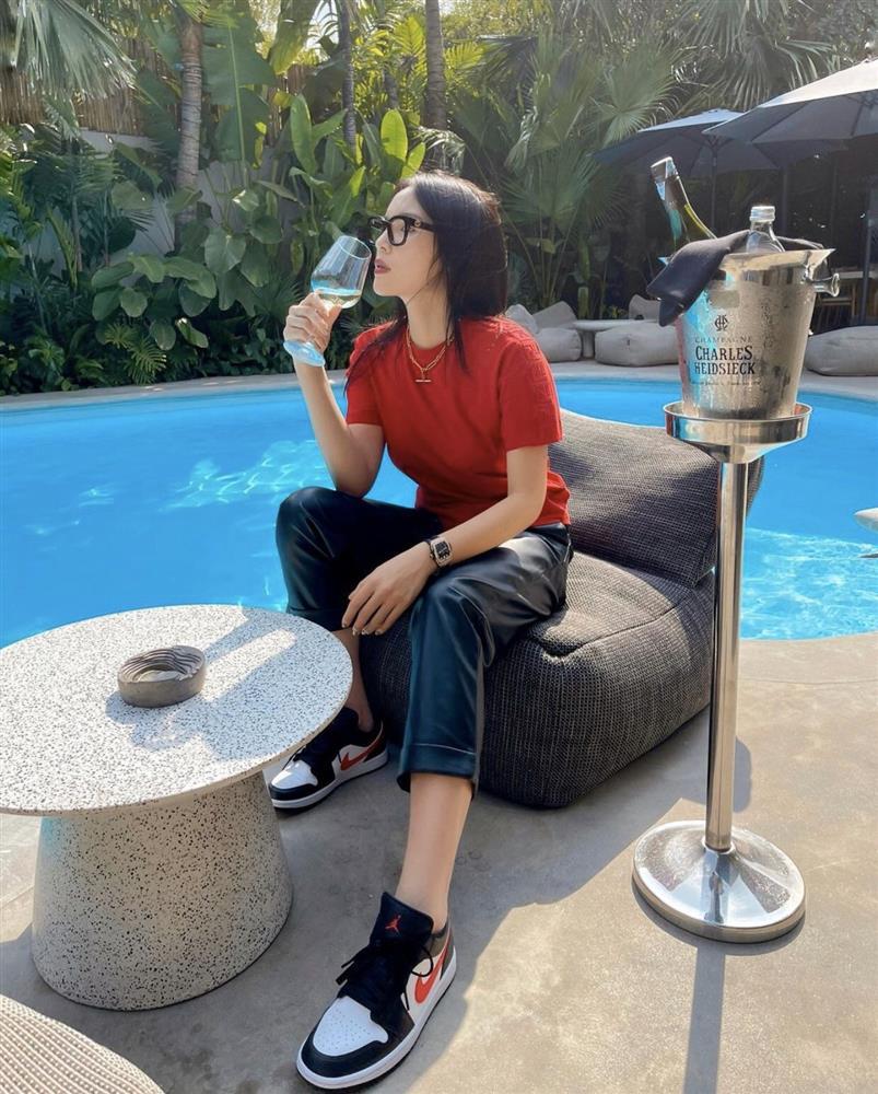 Đi biển không mặc bikini, Kỳ Duyên vẫn đẹp rạng ngời nhờ item này-10