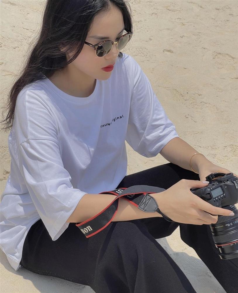 Đi biển không mặc bikini, Kỳ Duyên vẫn đẹp rạng ngời nhờ item này-2