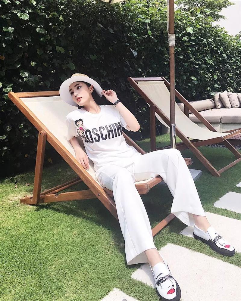 Đi biển không mặc bikini, Kỳ Duyên vẫn đẹp rạng ngời nhờ item này-7