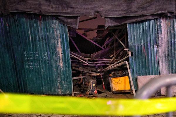 Sập giàn giáo ở Hà Nội, một người bị mắc kẹt-2