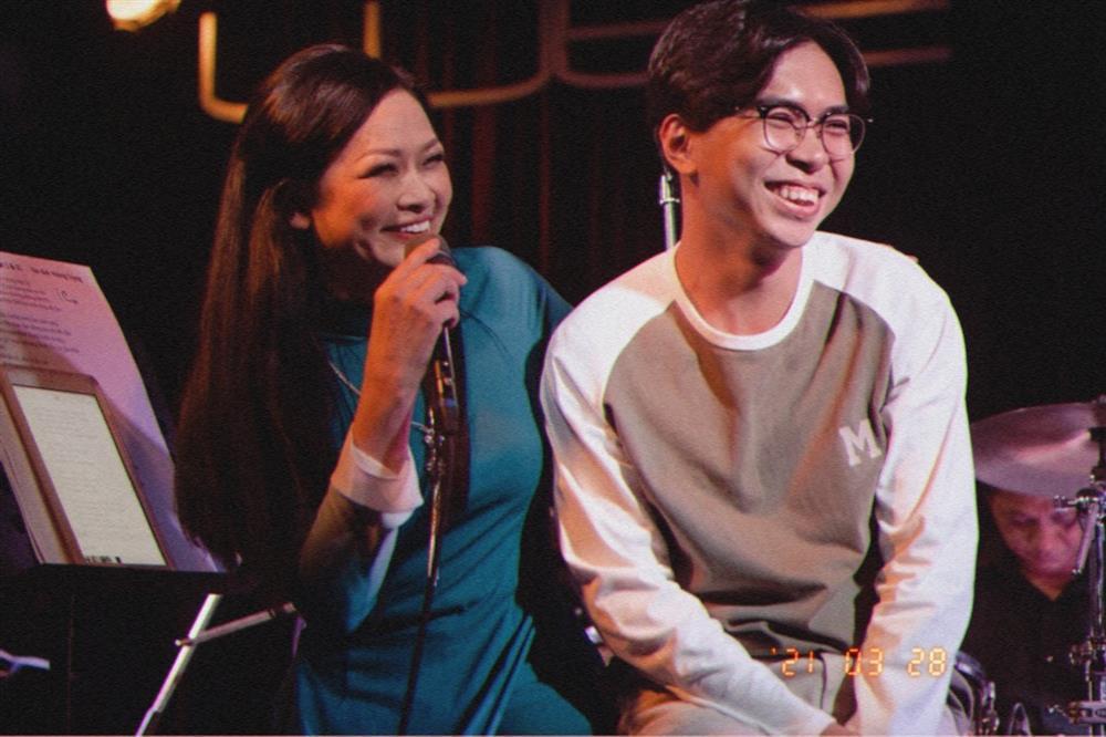 Fanboy Minh Dự được thần tượng Như Quỳnh bắt nhịp cho hát Lan Và Điệp-2