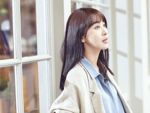 Nằm đợi bạn gái tắm, thấy tờ giấy trong túi xách, tôi vội chạy thoát thân-1