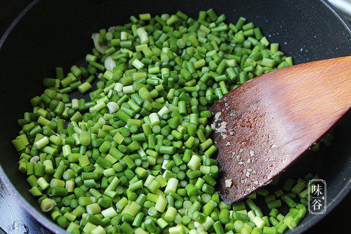 Thịt băm xào với ngồng tỏi lạ miệng lại trôi cơm-4