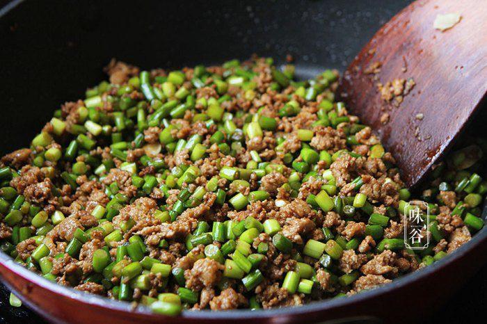 Thịt băm xào với ngồng tỏi lạ miệng lại trôi cơm-6