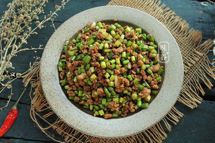 Thịt băm xào với ngồng tỏi lạ miệng lại trôi cơm-7