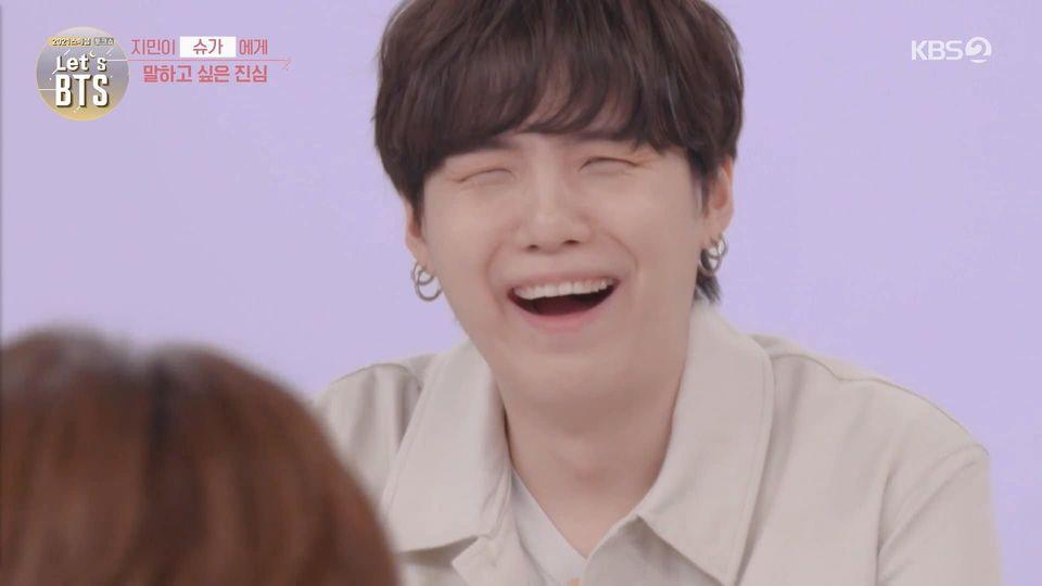 Loạt biểu cảm giúp cơ mặt giãn cách xã hội của Suga khi BTS tỏ tình-6