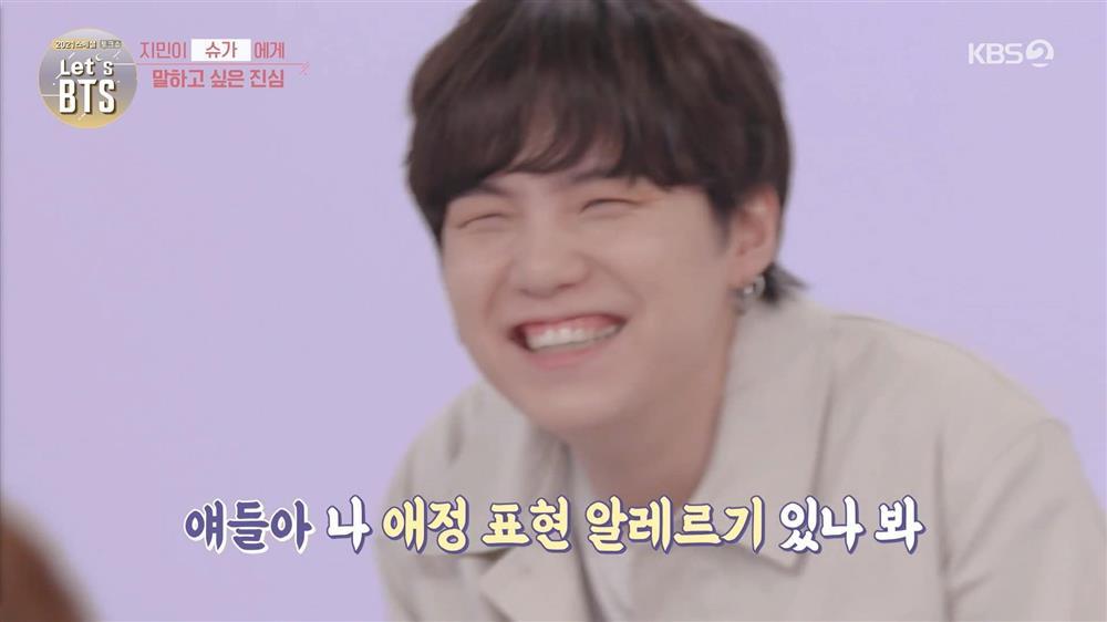 Loạt biểu cảm giúp cơ mặt giãn cách xã hội của Suga khi BTS tỏ tình-7