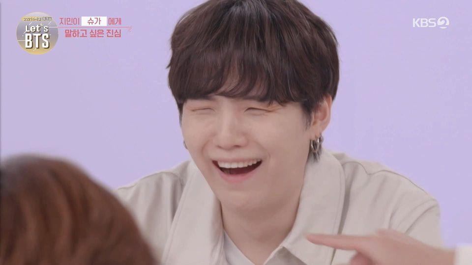 Loạt biểu cảm giúp cơ mặt giãn cách xã hội của Suga khi BTS tỏ tình-9