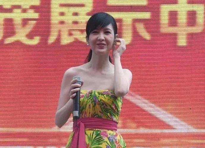 Biểu tượng nhan sắc Châu Huệ Mẫn bị đám đông lạnh nhạt-2