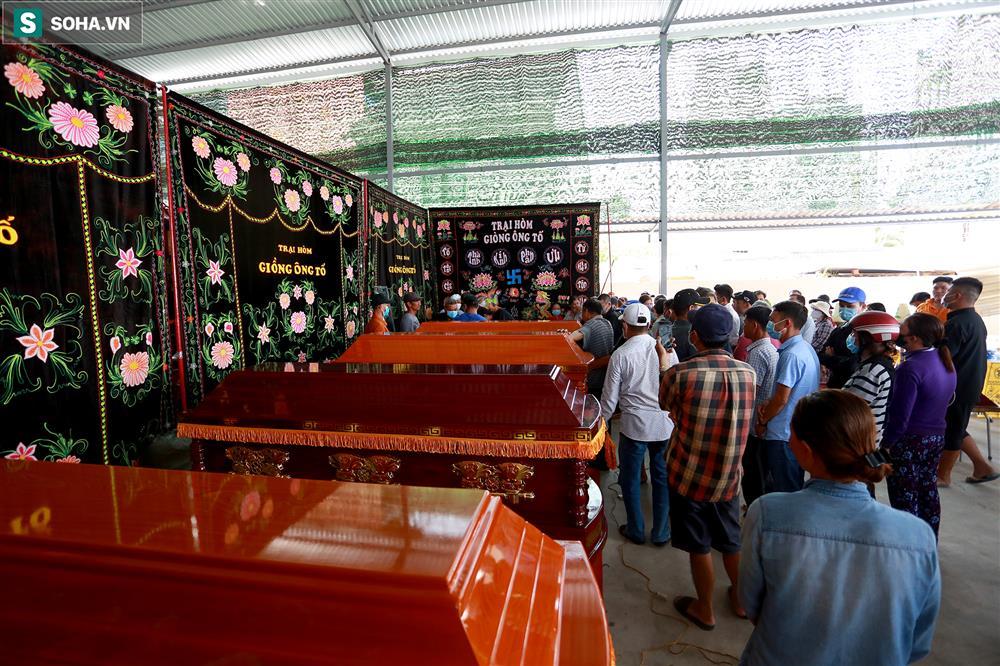 Vụ cháy nhà 6 người tử vong: 1 người ủng hộ 100 triệu, tặng 6 quan tài-4