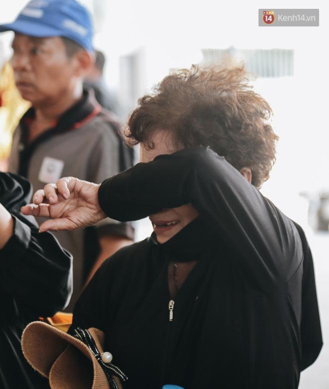 Vụ cháy nhà 6 người tử vong: 1 người ủng hộ 100 triệu, tặng 6 quan tài-12