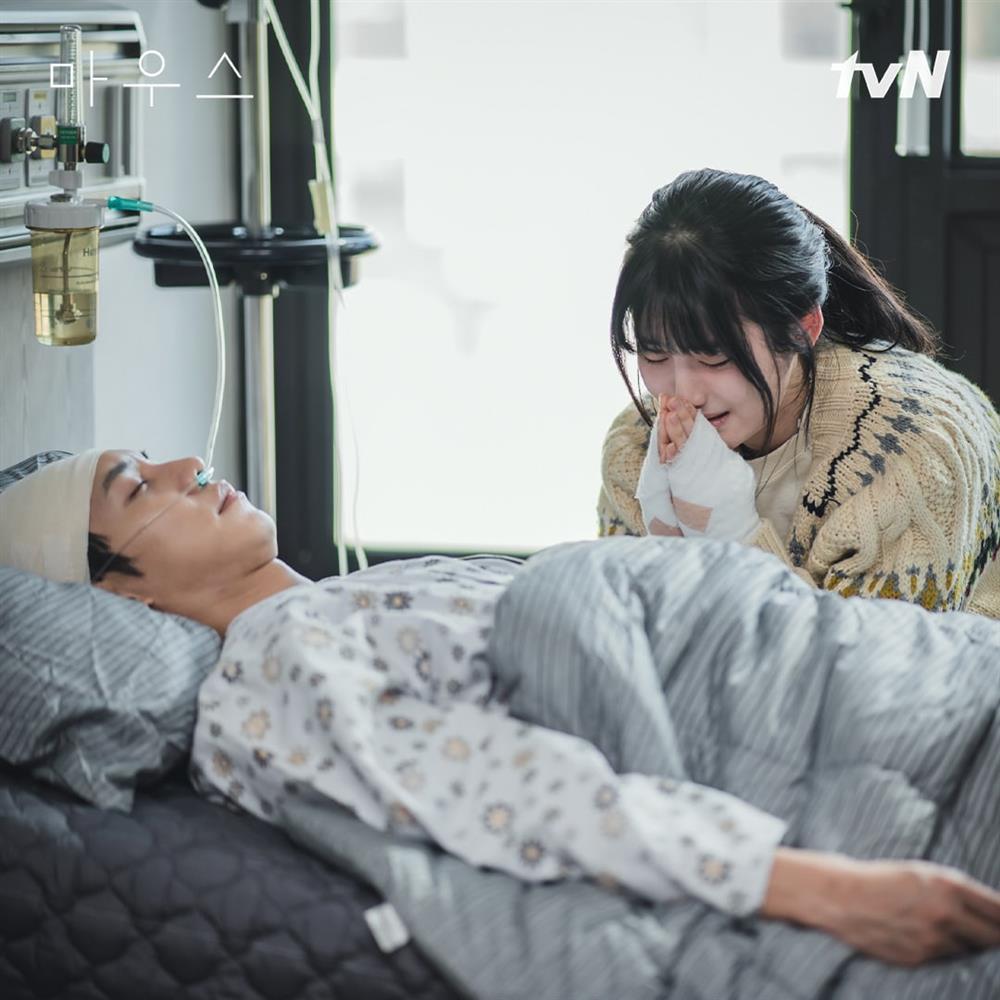 Lee Seung Gi nỗ lực tìm bí mật về cuộc phẫu thuật não trong Mouse-2