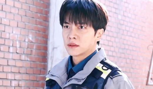 Lee Seung Gi nỗ lực tìm bí mật về cuộc phẫu thuật não trong Mouse-1