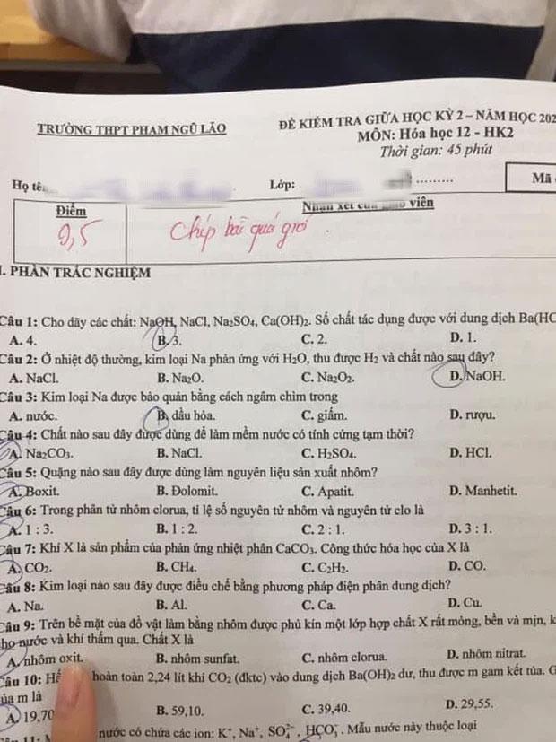 Bài kiểm tra chấm 9,5 điểm, cô giáo cà khịa 4 chữ ai đọc cũng giật mình-1
