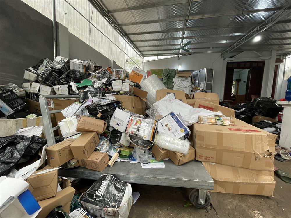 Hà Nội: Đánh sập kho hàng lậu livestream chốt 3.000 đơn mỗi ngày-1