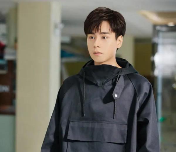 Về ra mắt vào nhầm phòng mẹ bạn gái, thấy lọ thuốc trên bàn tôi phát hoảng-2