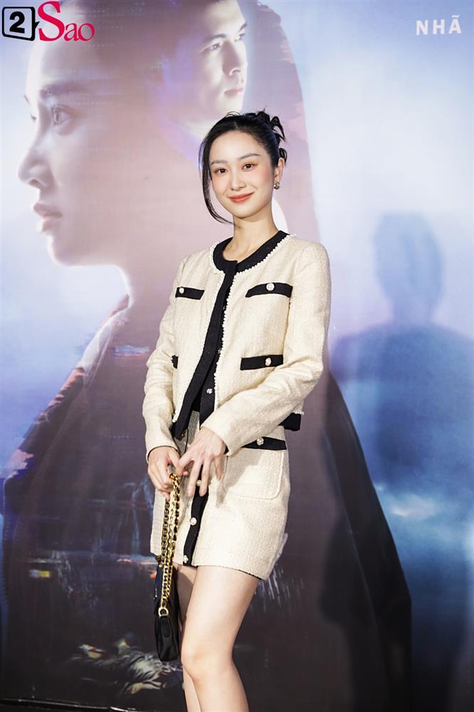 Nhã Phương eo nhỏ siêu thực vừa đúng 1 vòng tay Trường Giang-13