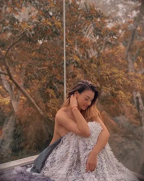 Hồng Quế diện nội y lọt khe gần như khoe 100% cơ thể-9