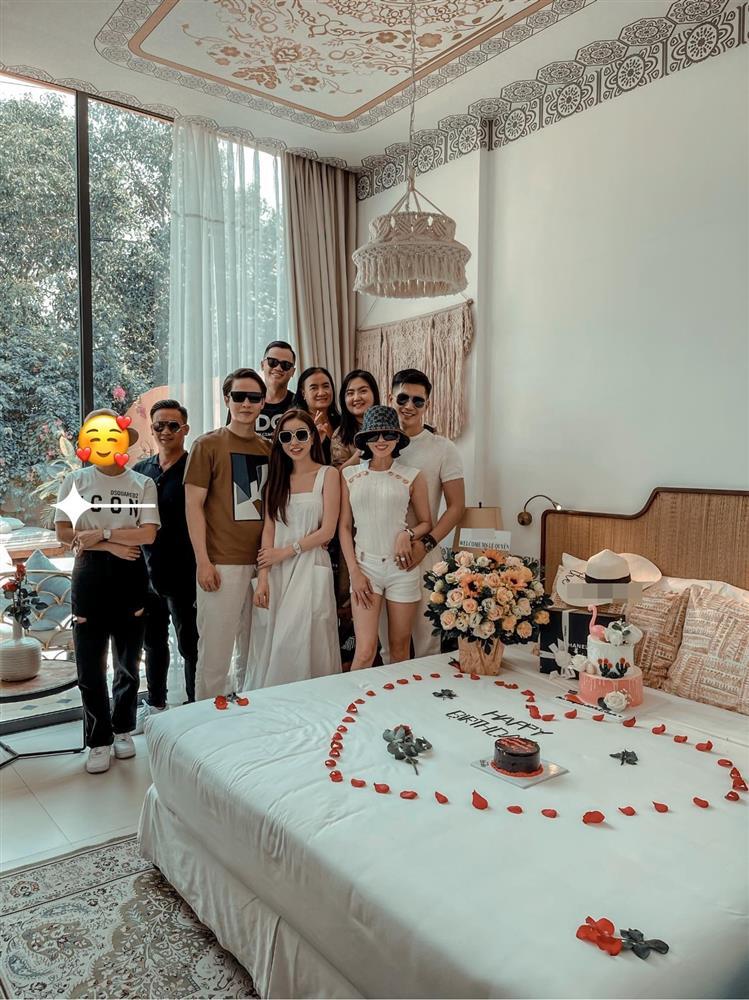 Lệ Quyên đón sinh nhật sớm, ôm ấp Lâm Bảo Châu cực tình-1