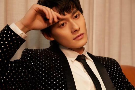 Mỹ nam 'Trần Tình Lệnh' bị fan cuồng đeo bám, đến nhà lục thùng rác